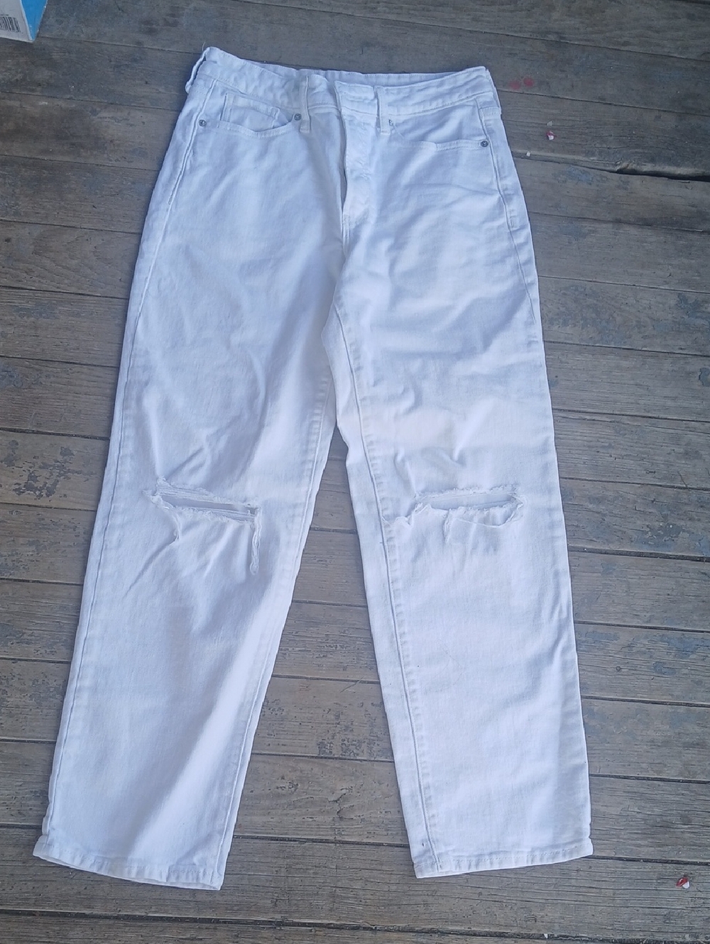 Old Navy High Rise Loose White Distressed Ripped  Jeans Size 6